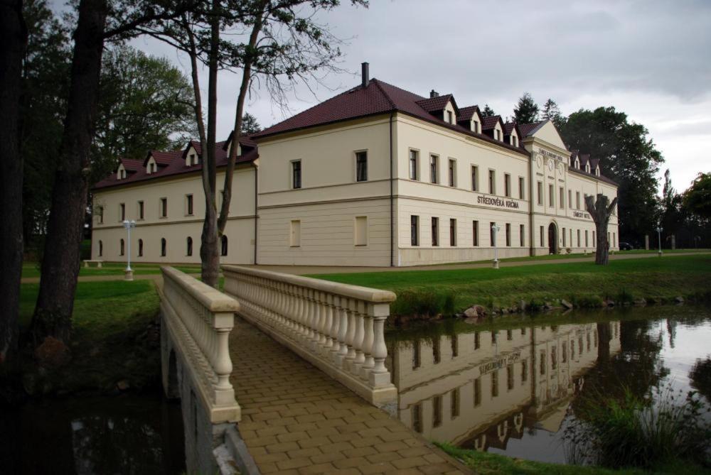 Zamek Kamenny Dvur Hotel Kynsperk nad Ohri Exterior photo